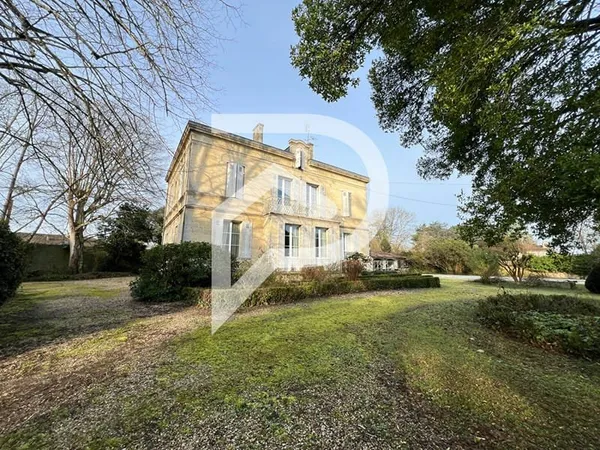 Maison de Maitre Vayres avec dépendance aménagée T4 sur jardin de 3500 m2