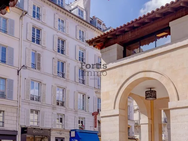 PARIS 6 - MABILLON - 2 PIECES A RENOVER- VUE DEGAGEE