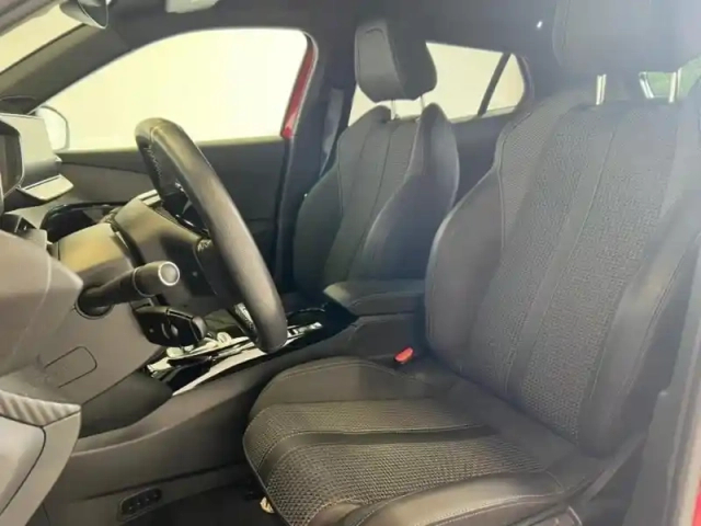 Peugeot 2008 e- 136ch gt — photo 10