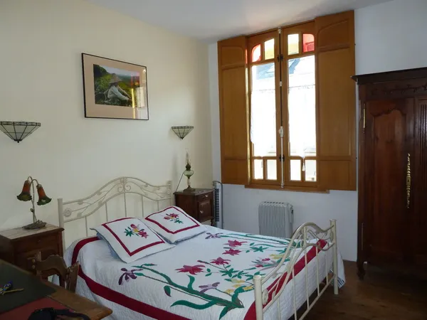 Bonjour Chambre meublée dans maison Angevine