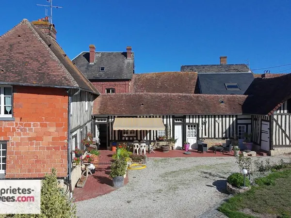 BEUVRON-EN-AUGE Une maison de caractère au coeur d'un village d'exception
