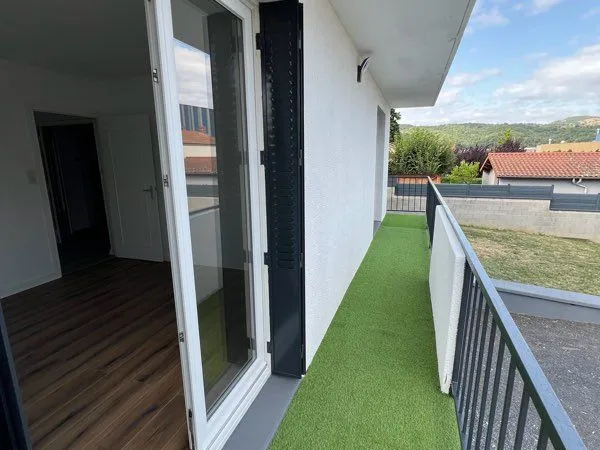 Spacieux appartement f4 de 94 m² avec terrain , garage et débarras