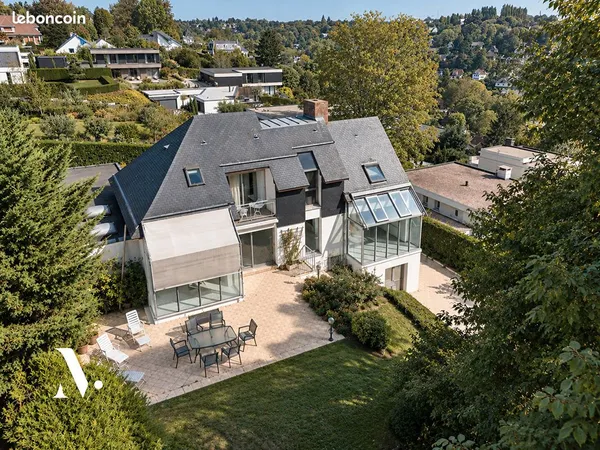 Maison 10 pièces 260 m²