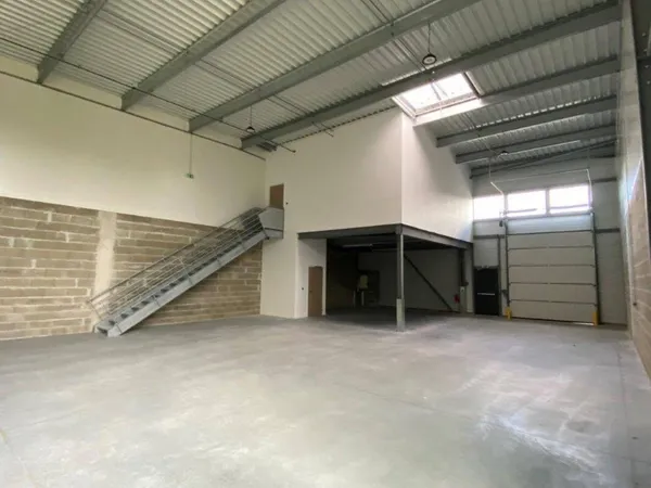 Local d'activité 219 m²