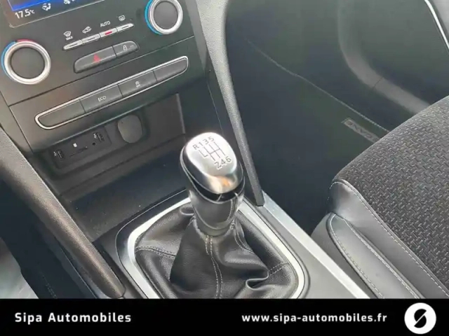 Renault Megane mégane iv berline tce 130 energy — photo 18