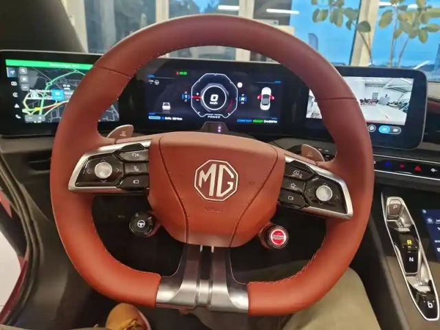 Mg Cyberster 77kwh - 375 kw 4wd — photo 16
