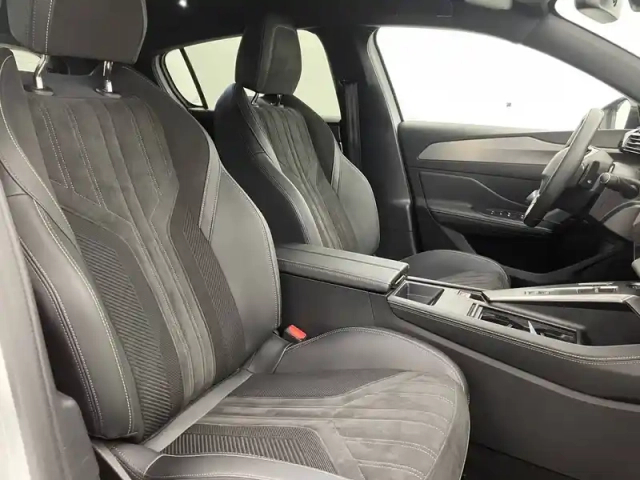 Peugeot 308 phev 180 e-eat8 — photo 13
