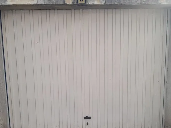 Urgent garage / box sécurisé dans résidence fermée