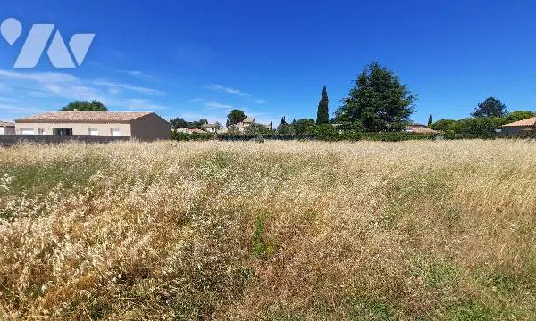 Terrain 813 m²