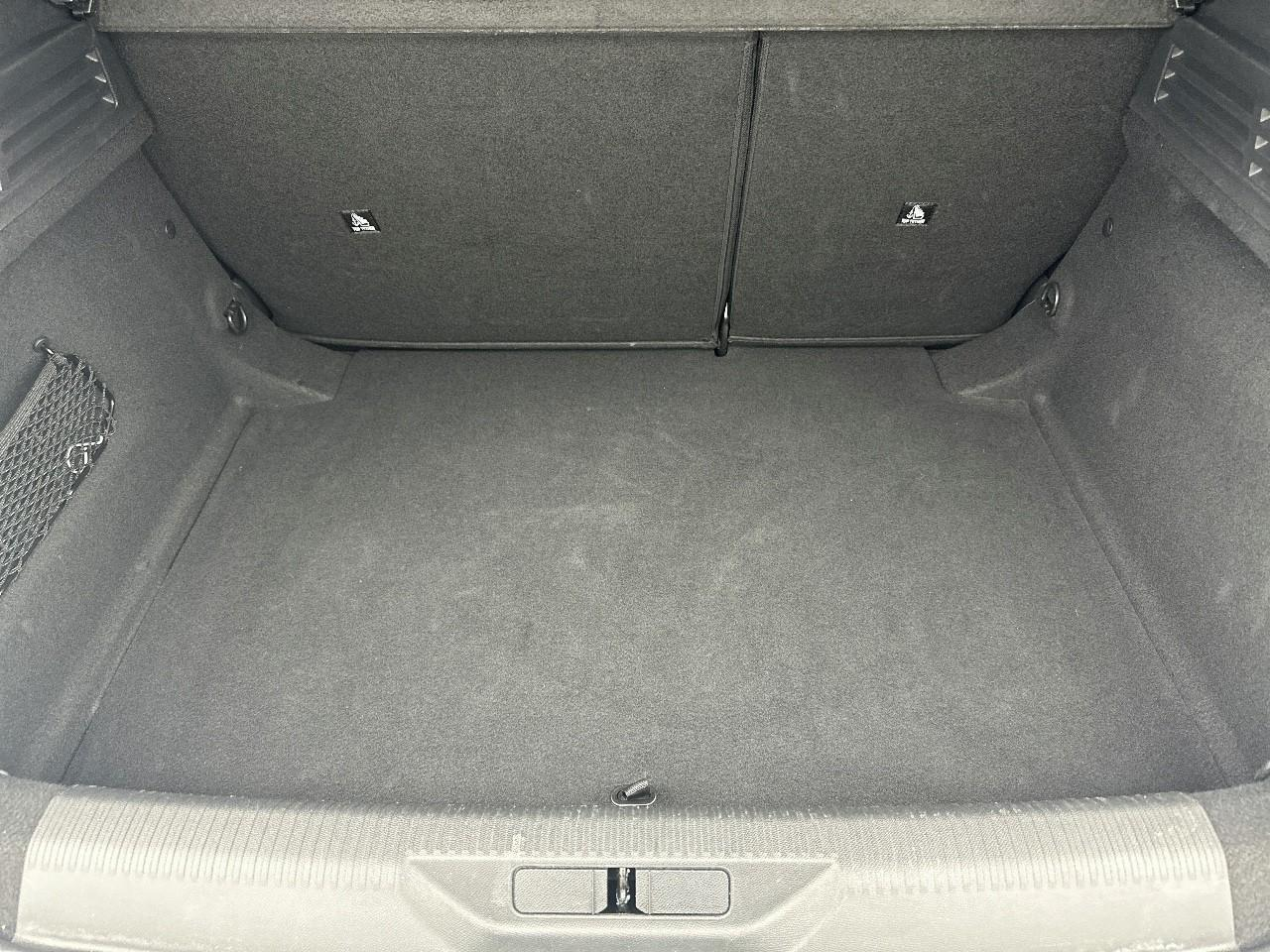 Peugeot 308 hybrid 145 e-dcs6 allure — photo 6