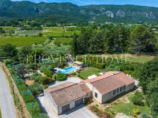 À Vendre En Exclusivité - Maison De Plain-Pied Avec Piscine Et Grand Garage - Oppède, Luberon, Prove