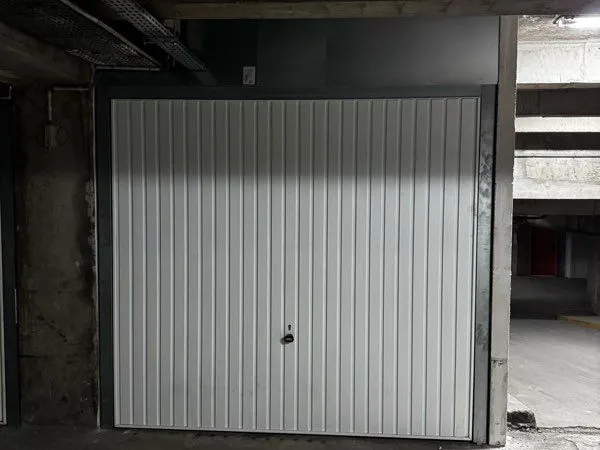 Box fermé 14 m2 avec Prise Charenton-le-Pont
