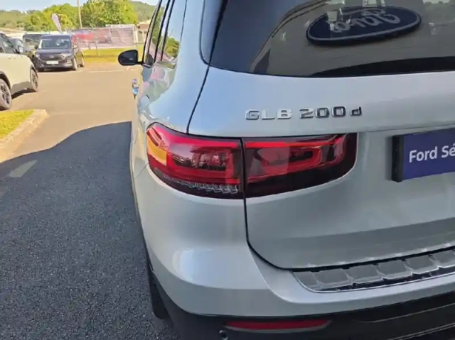 Mercedes Glb 200d 150ch amg line 8g dct — photo 18