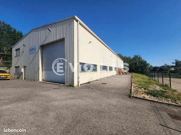 Local d'activité 670 m²