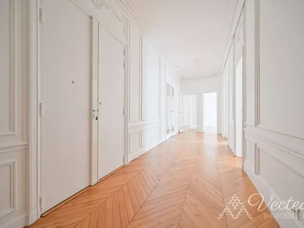 Appartement 7 pièces 240 m²