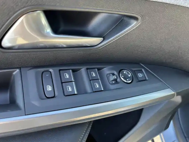 Peugeot 3008 electrique 73 kwh 210 ch — photo 18