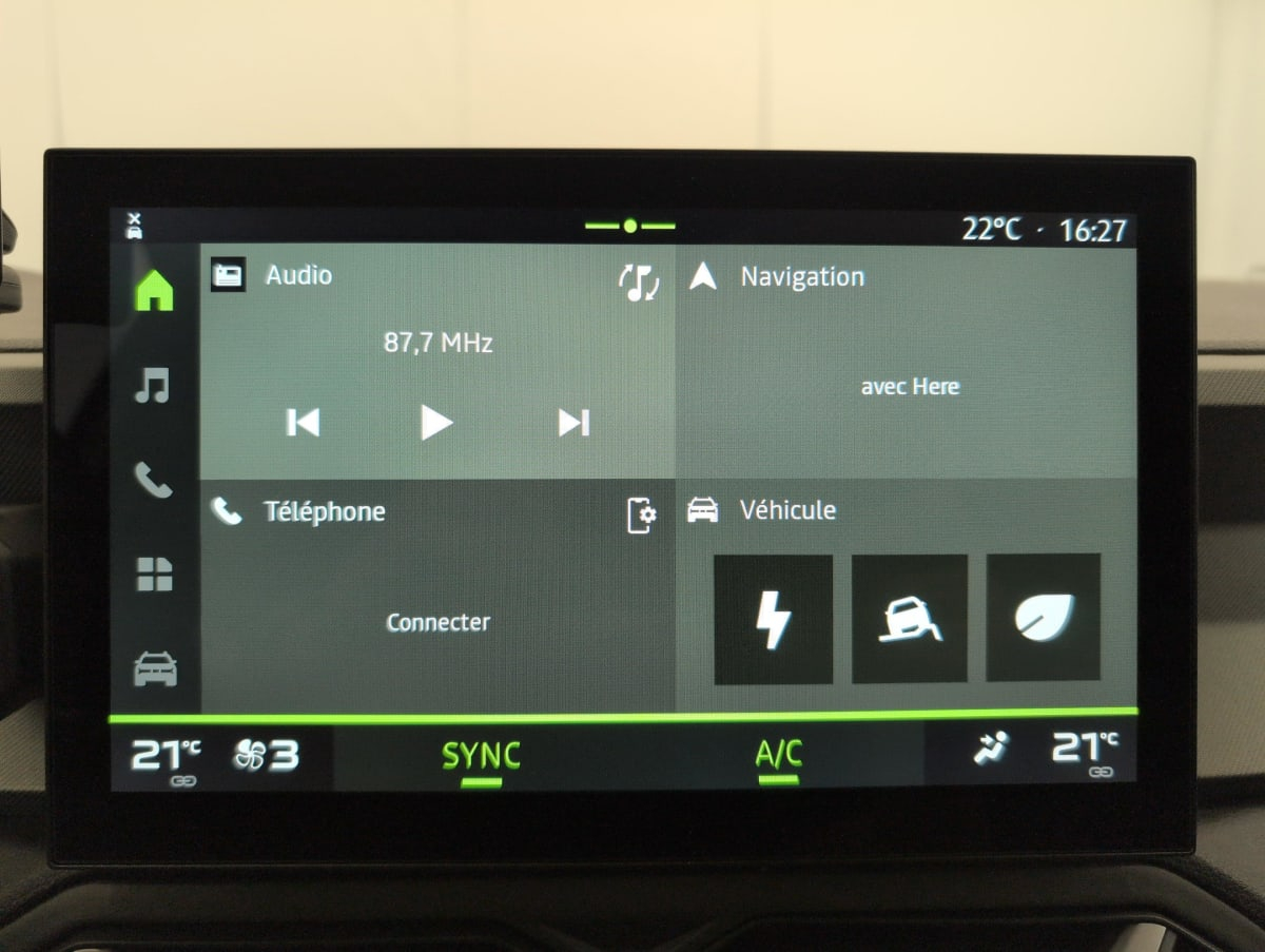 Dacia Bigster — photo 17
