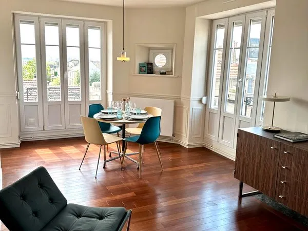 Appartement meublé - 2 chambres - Dernier étage/ Balconnet - Reims centre