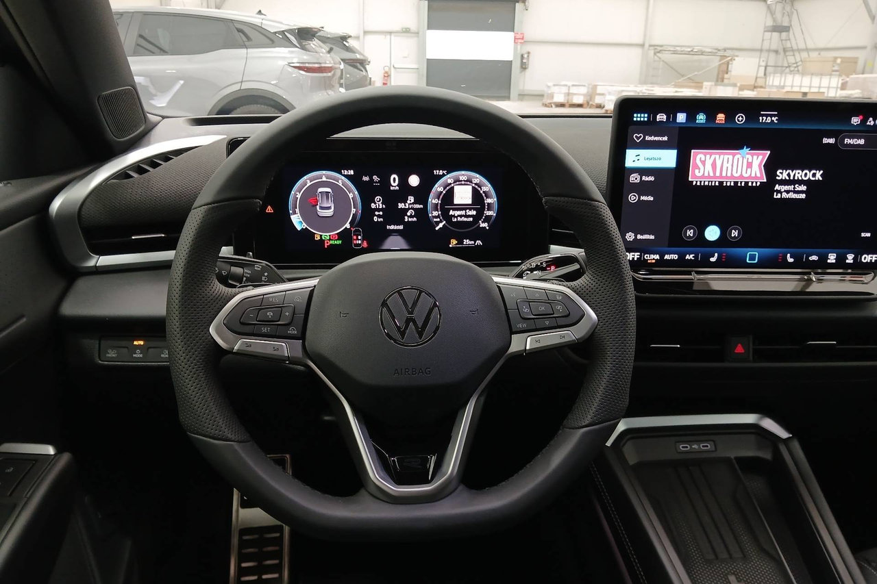 Volkswagen T-Roc — photo 14