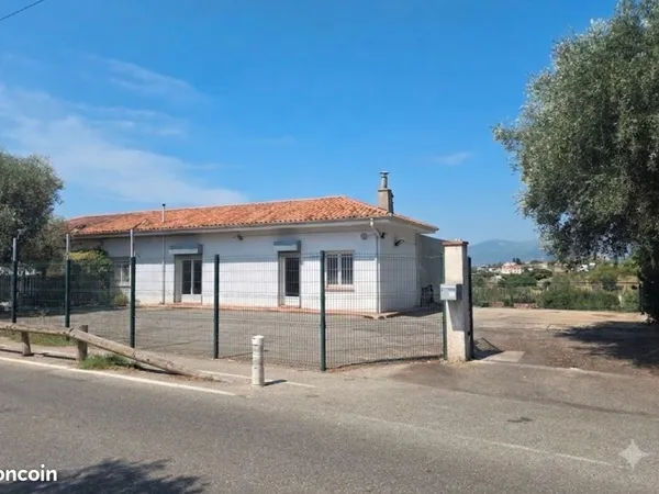 Local commercial colline bellet