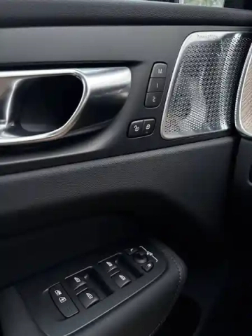 Volvo Xc60 t6 awd hybride rechargeable 253 ch+145 ch geartronic 8 — photo 17