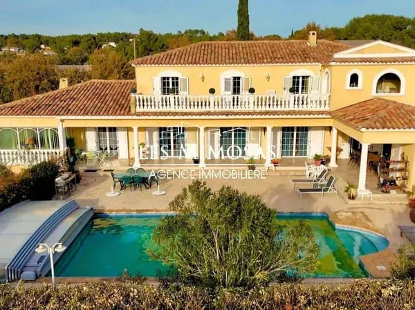 Maison 7 pièces 300 m²
