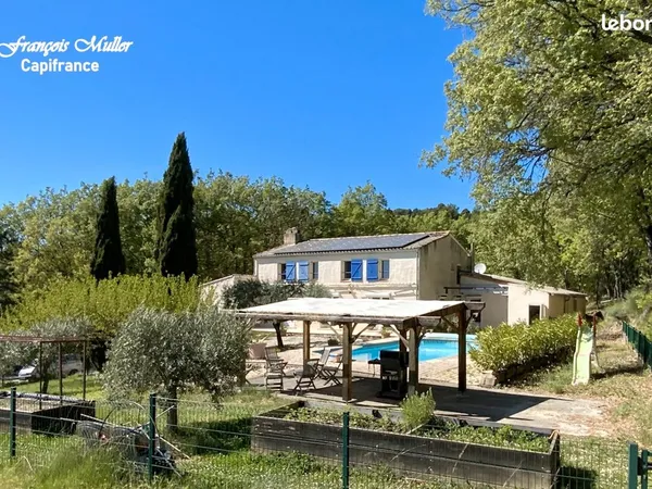 Villa 12 pièces 325 m²