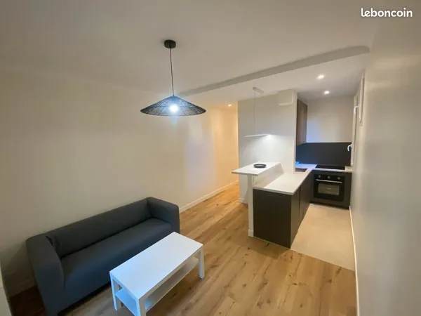 Charmant 2 pièces meublé et rénové — Centre de Châtillon avec jardin privatif