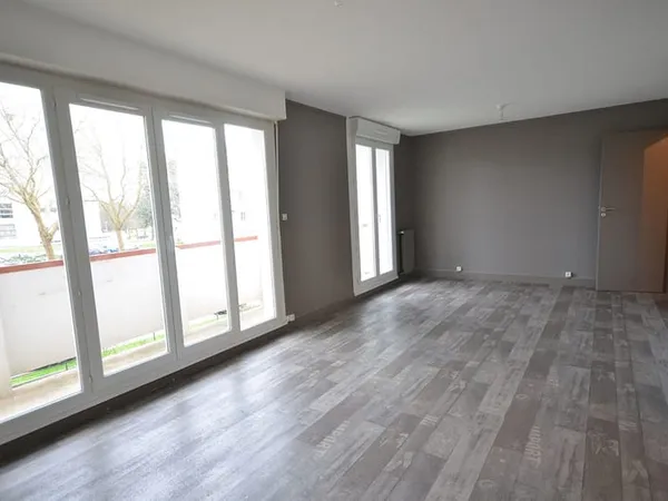 BREST KERGOAT - Proche facs, Type 4 entièrement rénové de 74m² avec place de parking