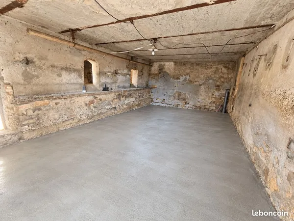 Plusieurs espaces de stockage - Garde meubles