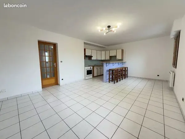 Appartement T2 non meublé 47m² - 1er étage avec cuisine équipée et dressing - Melun Centre