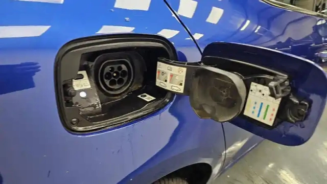 Renault Megane mégane iv berline e-tech plug-in hybride 160 — photo 18