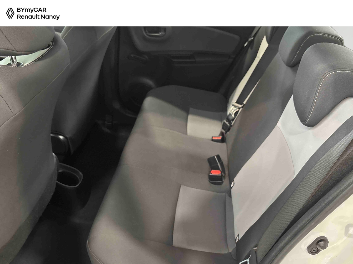 Toyota Yaris 70 VVT-i — photo 12