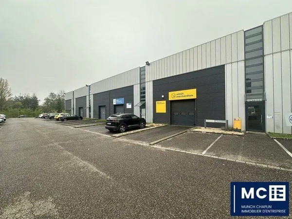 Entrepôt 900 m²