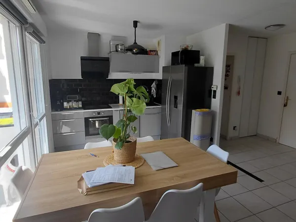 COURNON, T2 de 42 m2 avec balcon au 1 er étage