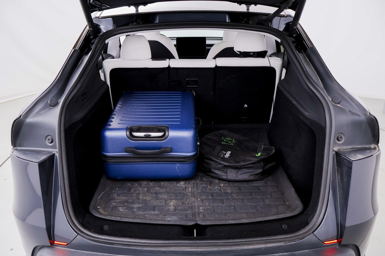 Tesla Model Y — photo 16