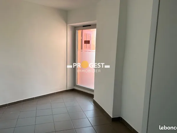 Local 44 m² Gardanne