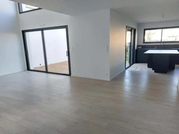 A LOUER - AGENCE GIBOIRE - MAISON T5 LE RHEU - 130.37m²