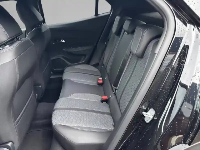 Peugeot 2008 hybrid 145 e-dcs6 — photo 32