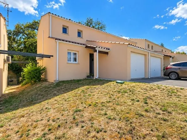 À LOUER - Maison meublée 3 pièces avec jardin et garage
