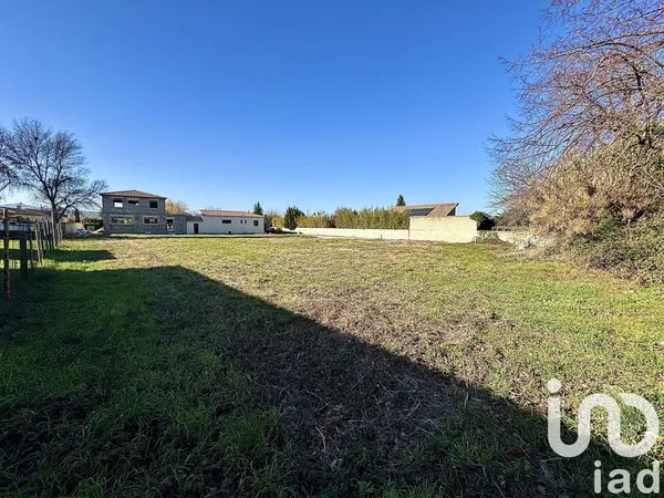 Terrain 561 m²