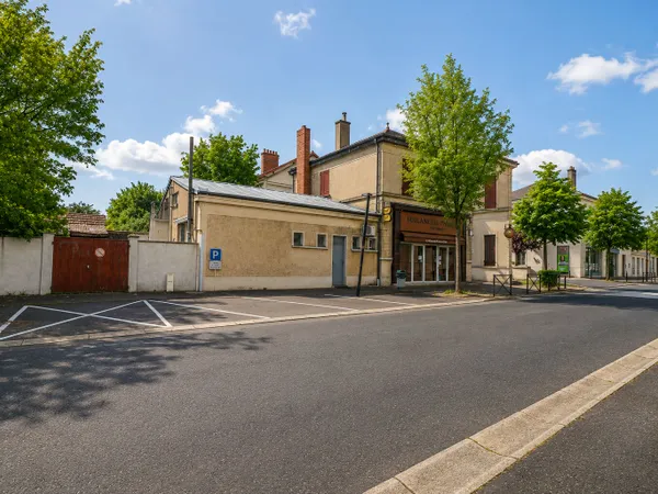 Immeuble Varennes Vauzelles, 258m2, investissement, local commercial, terrain, proche commerces, 2H3