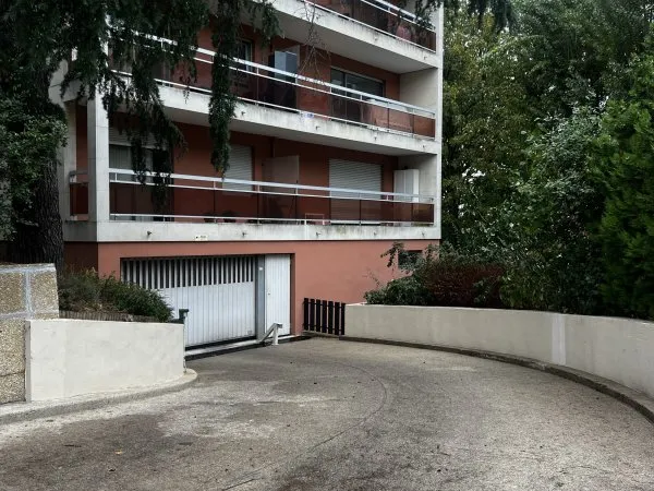 À louer parking fermé Issy les Moulineaux