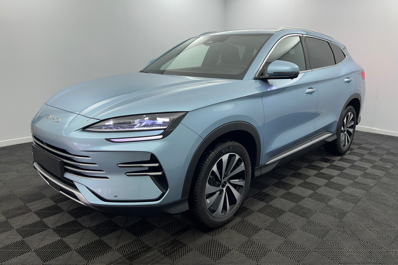 BYD SEAL U 1.5l DM-i 218 ch PHEV — photo 1