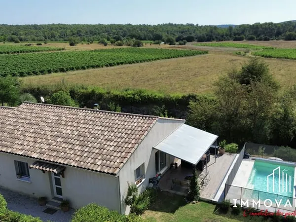 Villa T4 récente avec piscine et vue dégagée