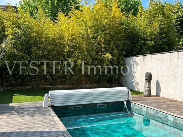 Maison d'architecte 260m² 9 pièces - garage - piscine