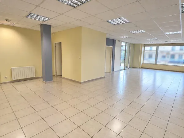 Local commercial à vendre 110m2 proche Place de La Républiqu