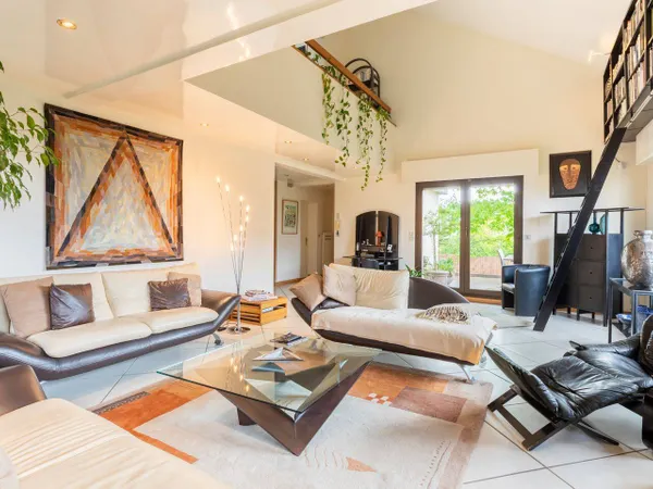 Maison 8 pièces 239 m²