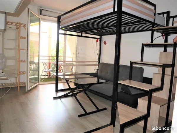 STUDIO Meublé 20m2 balcon parking gardien