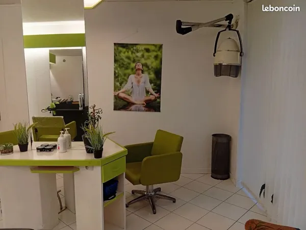 Local commercial 25m2 + cave + WC